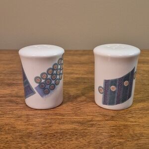 MIKASA 'Life Style Intaglio' CAC18 John Bergen Pattern Salt And Pepper Shakers